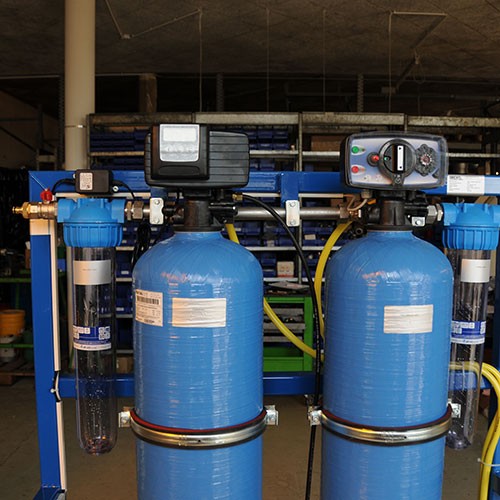 Operation of a softening unit