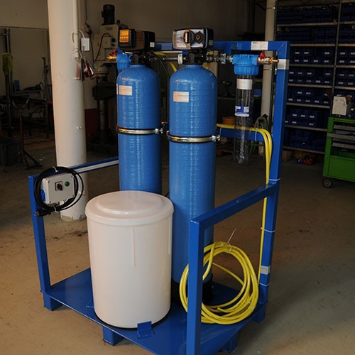 Operation of a softening unit